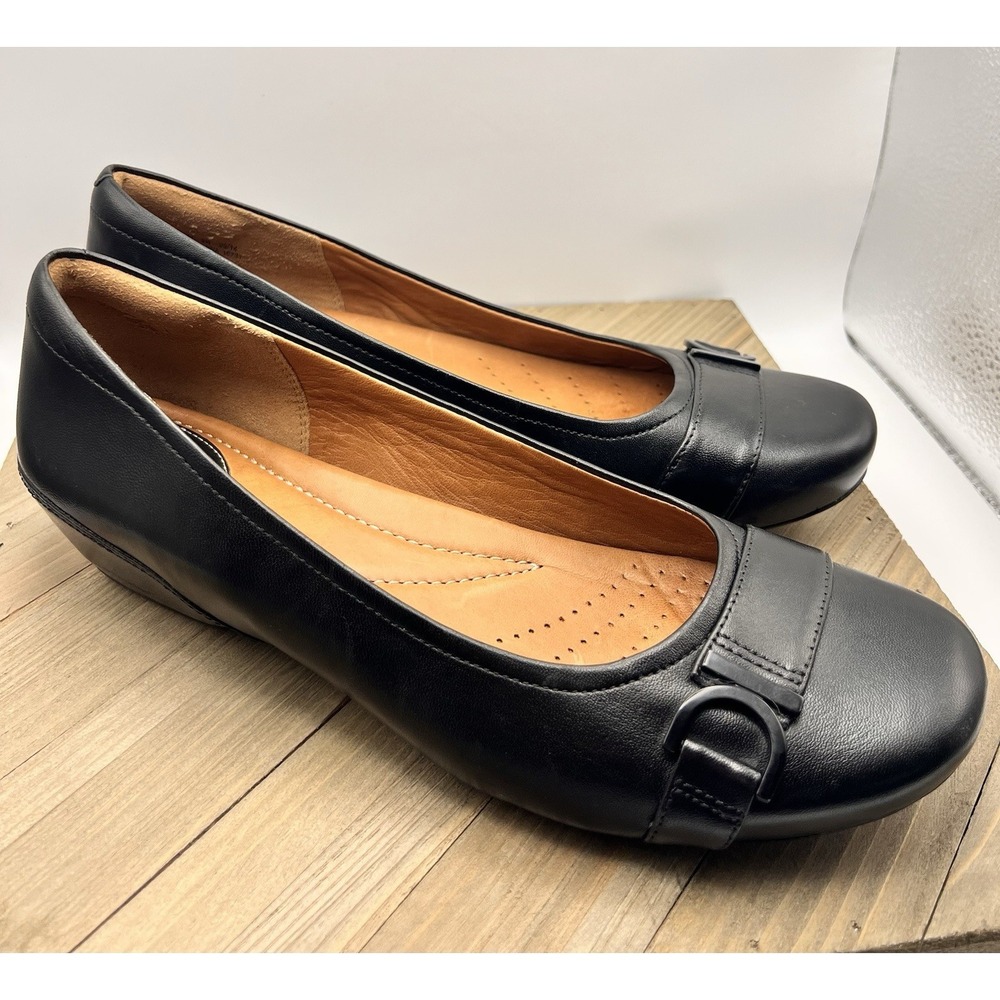 Clarks Artisan Black Leather Wedge Pumps Buckle Round Toe Shoes Womens 9 NWOB